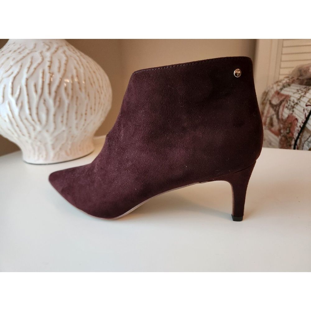 Tahari Women's Sherron Ankle Boot Chocolate Brown Cut Out Size 8 - Picture 3 of 11